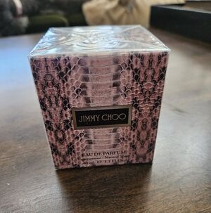 Jimmy Choo 40 Ml  1.3 oz Eau De Parfum Perfume  New In Box NIB